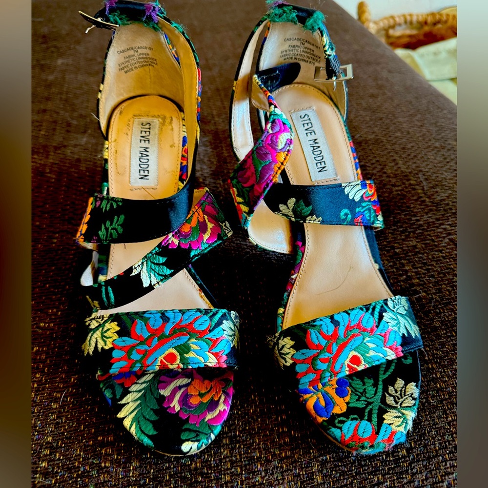 Steve Madden floral shoes with lucite block heels, size 7
